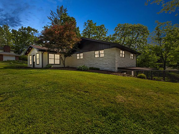 2nd image of 609 Crestview Ln