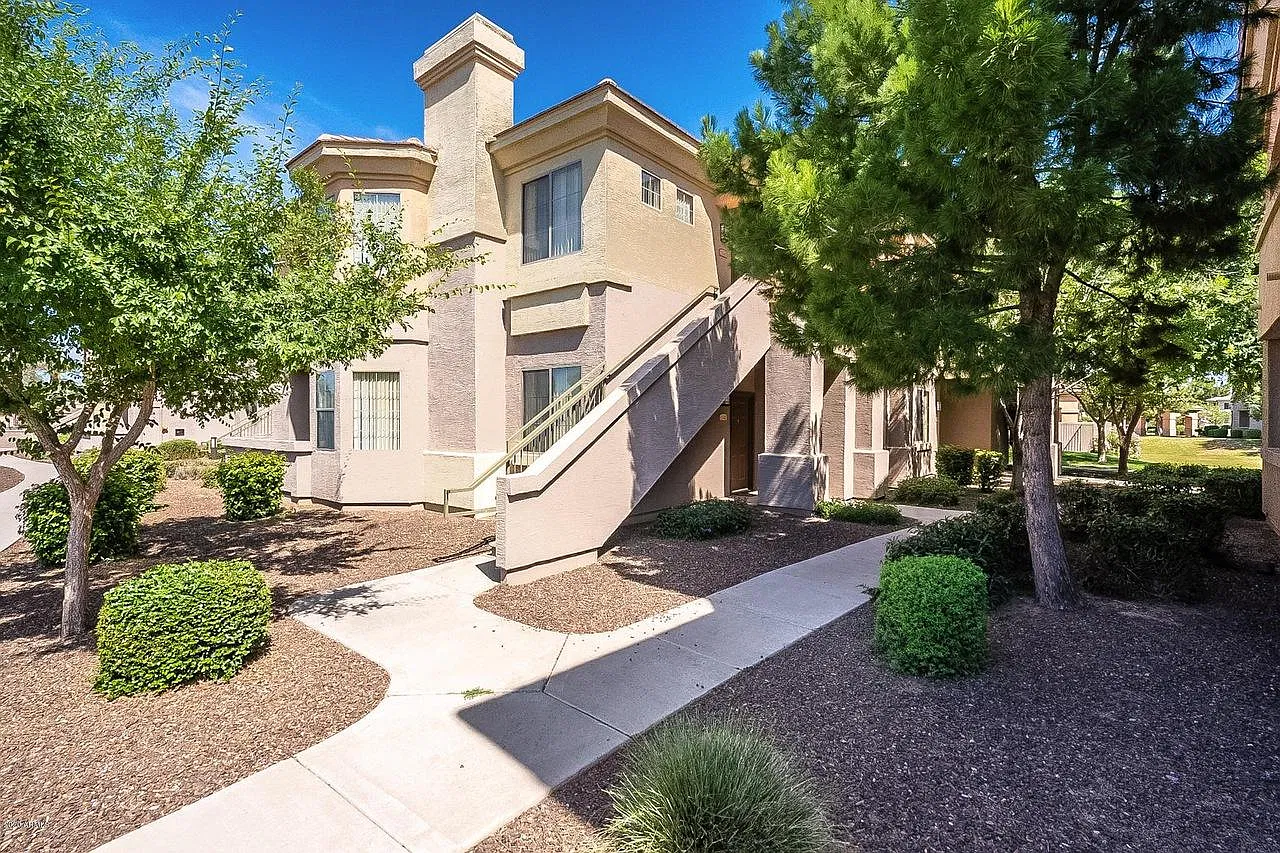 2 bed, 1058 sqft, $1,700 — Photo 2