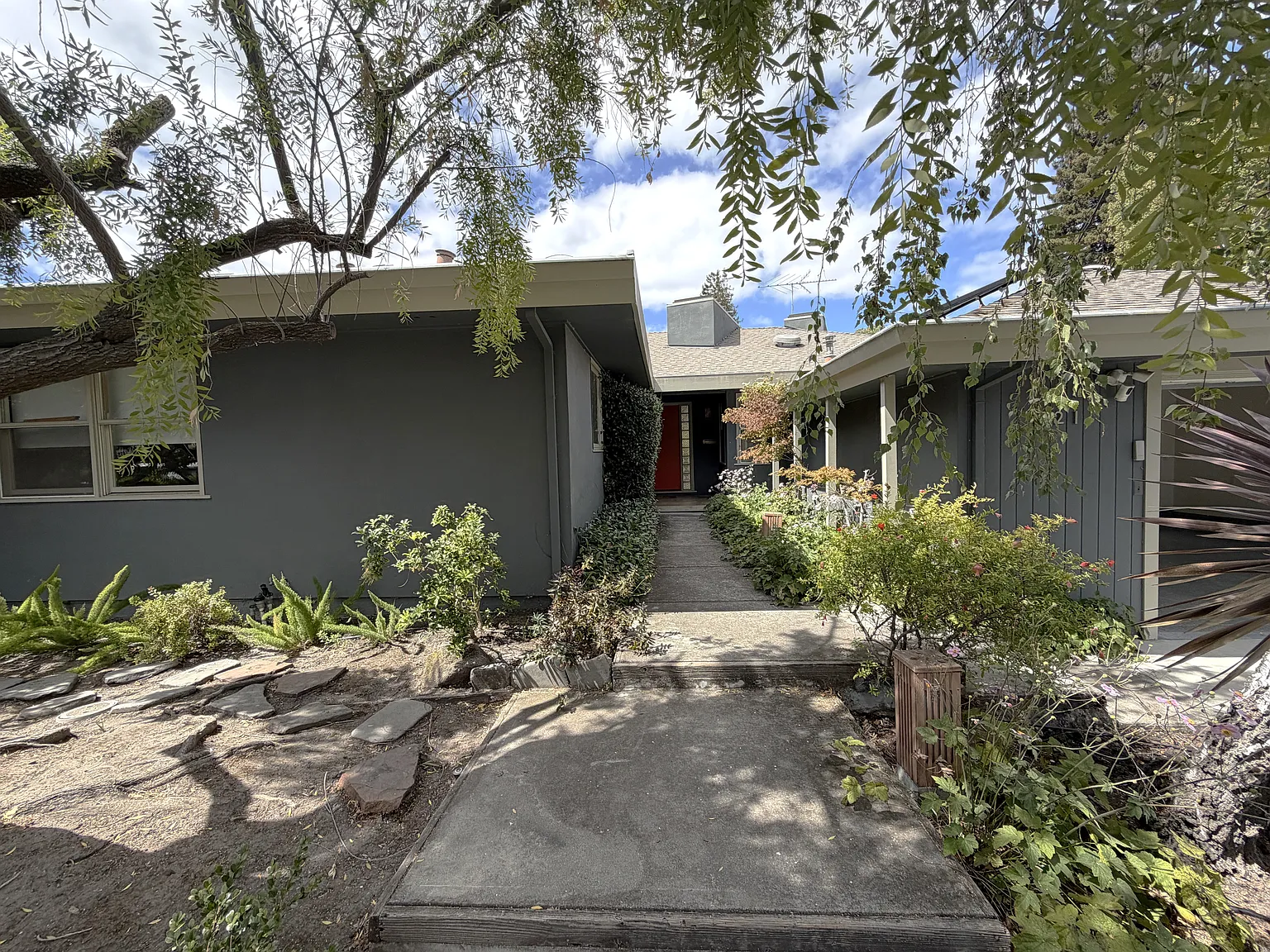 3 bed, 3.5 bath, 2468 sqft, $14,000 — Photo 3