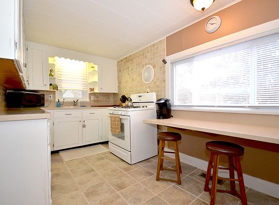 5th image of 35W342 Oak Ln