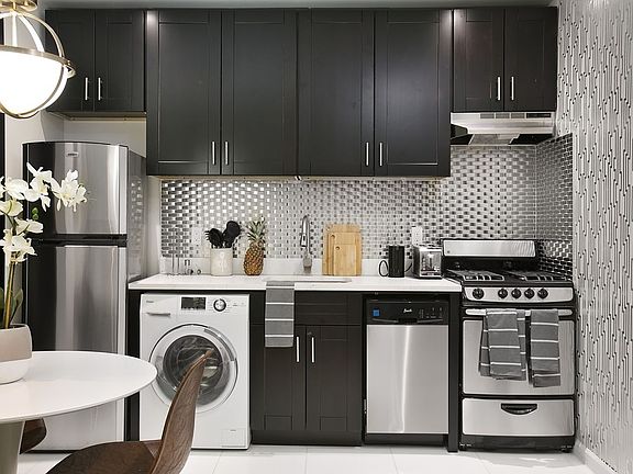 5th image of 320 Manhattan Ave APT 48