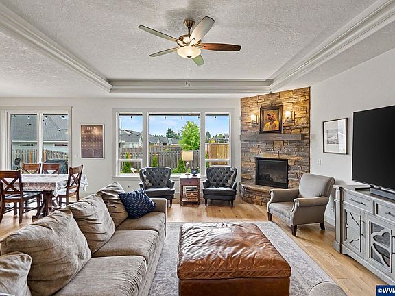 3rd image of 231 NE Alder Way