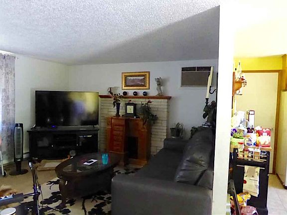 4th image of 965-967 2nd St SE