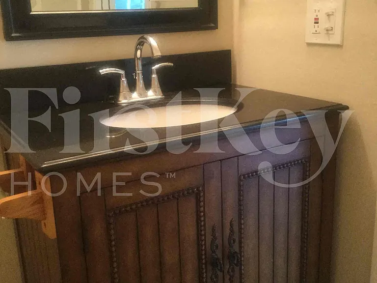 687 SW Heather St — Photo 33