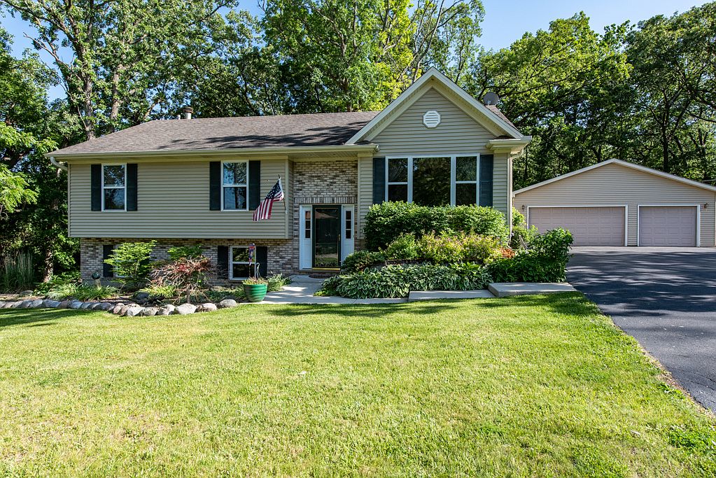 1305 13th St, Winthrop Harbor, IL 60096 | Zillow