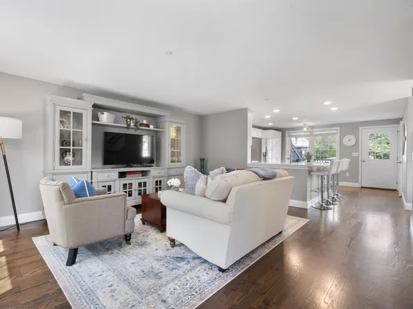 51 Hartshorn Way, Manchester, NH 03109