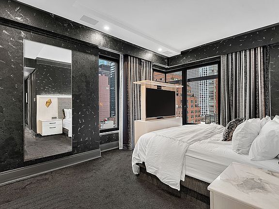 5th image of 301 E 50th St APT 12B
