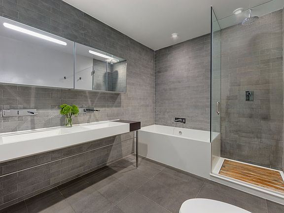 5th image of 245 10th Ave APT 5E