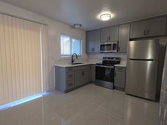 3rd image of 5007 NE Prescott St