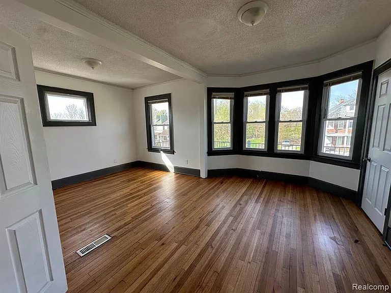 734 Ashland Ave — Photo 8