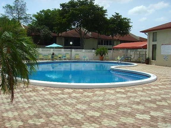 5th image of 14747 Cumberland Dr #2060