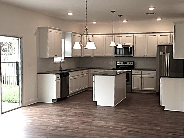 4 bed, 2.5 bath, 2458 sqft, $2,750 — Photo 3