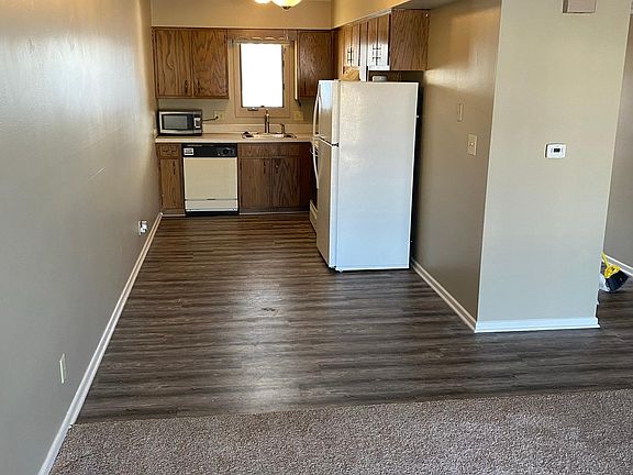 4th image of 2077 NW Hickory Ln #5