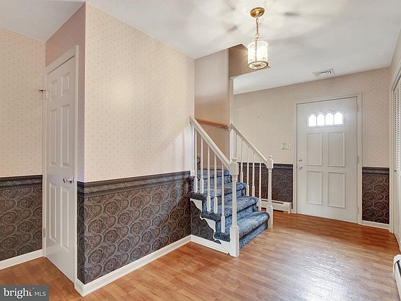 3rd image of 2879 Bradley Ave