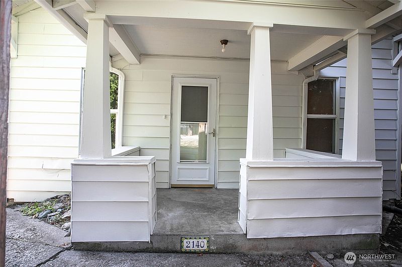 3rd image of 2140 Harris Avenue