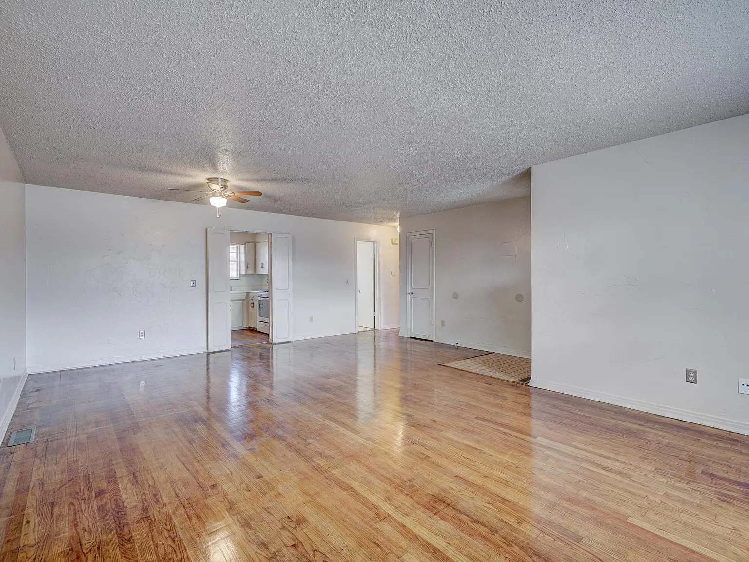 2 bed, 1069 sqft, $1,095 — Photo 3