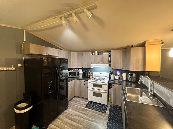 3rd image of 300 E Spencer St Lot 59