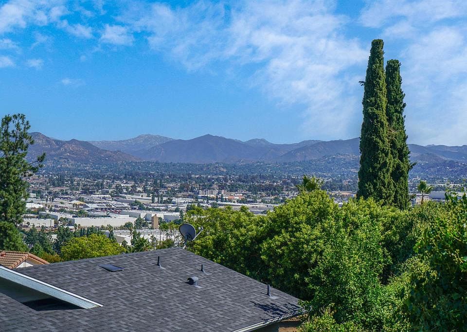 1st image of 1516 Avenida Ladera