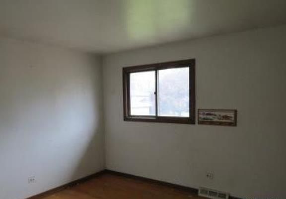 5th image of 259 E 173rd Pl
