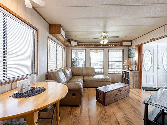 5th image of 1150 W Red Pkwy #114
