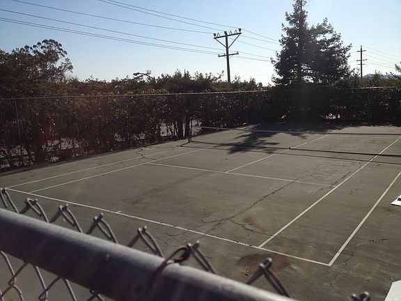 4th image of 11 Acorn Cir