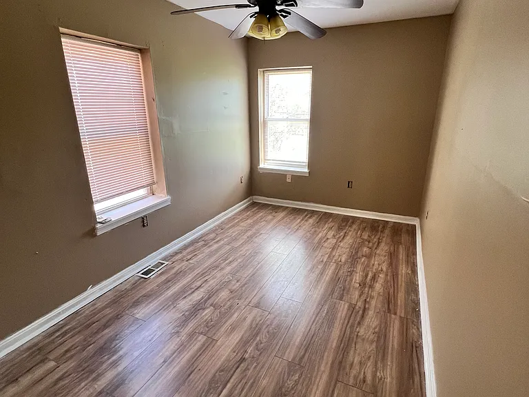 1433 N Fulton Ave — Photo 8