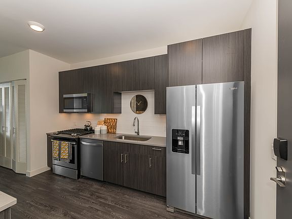 3rd image of 815 W Agatite Ave #2115