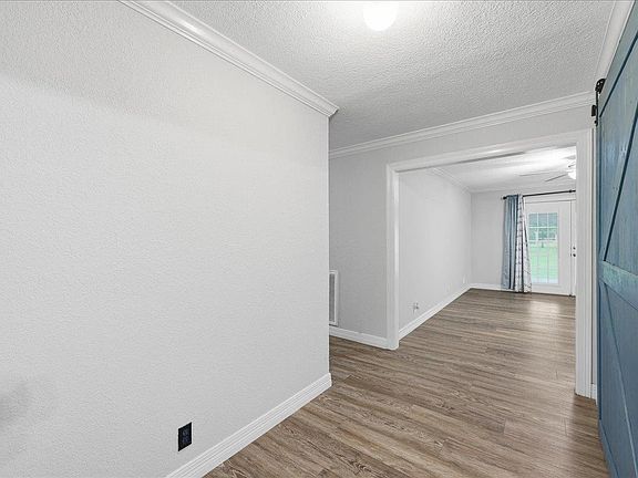 3rd image of 8594 Morgan Ln