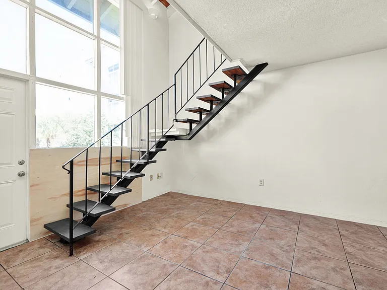 134 Salamanca Aveapt 9 #B — Photo 7