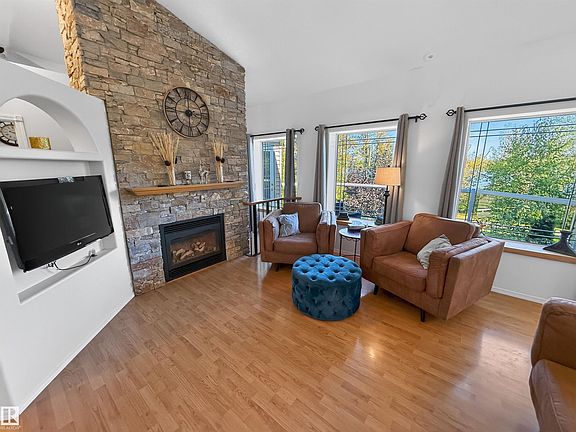 2nd image of 225 Bayview Dr
