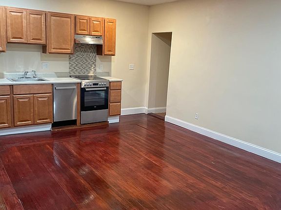 3rd image of 194 Glenwood Ave #1F