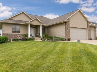 533 Rosedale Dr, Center Point, IA 52213