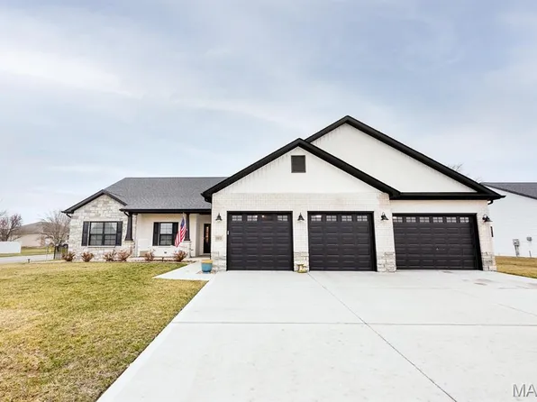 1113 Menominee Trl, Mascoutah, IL 62258