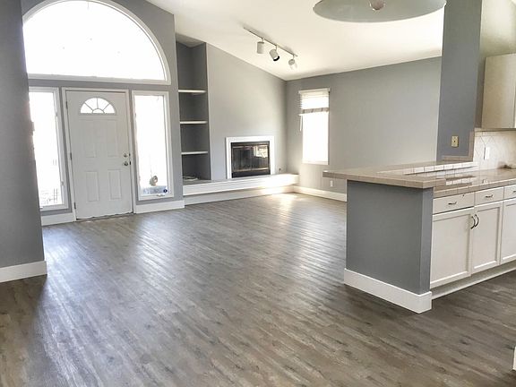 3rd image of 211 1/2 Palmer St