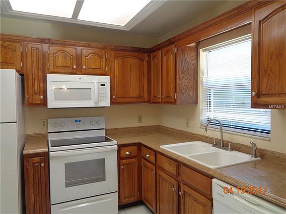 3rd image of 2045 Spencer St