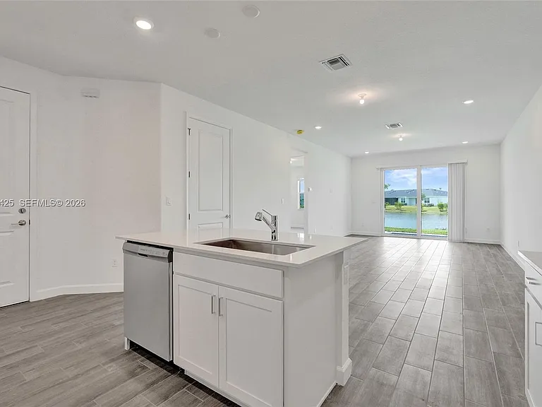 3777 Harborside Ave — Photo 4