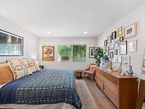 3rd image of 108 Mangano Cir