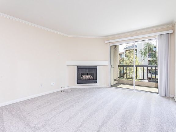 4th image of 5530 Owensmouth Ave APT 219