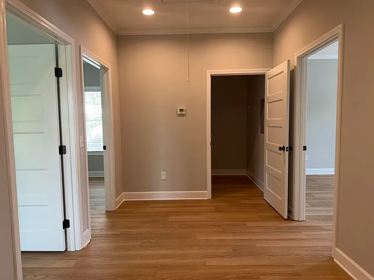 16 Lakeview — Photo 17
