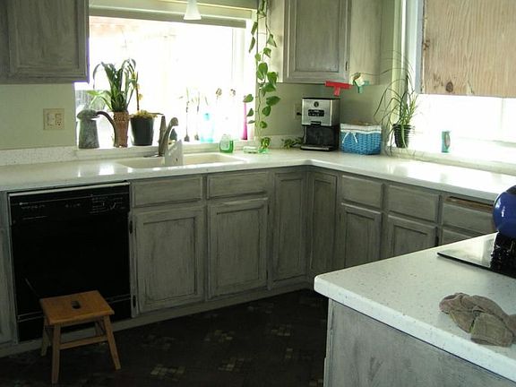 4th image of 1150 Laird Ave