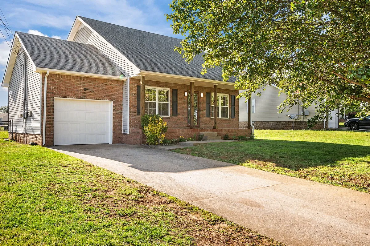 Building Photo - 3726 Heather Dr