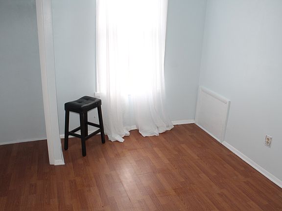 3rd image of 1816 W Diamond St Unit 3