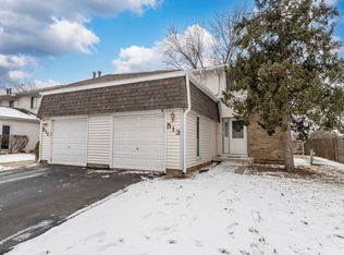 513 Jill Ln, Bolingbrook, IL 60440