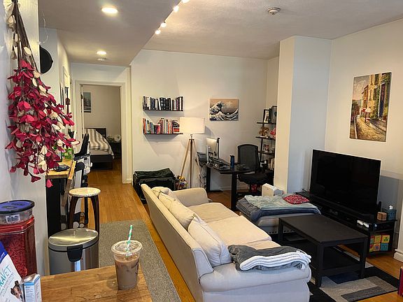 2nd image of 235 W Newton St #B