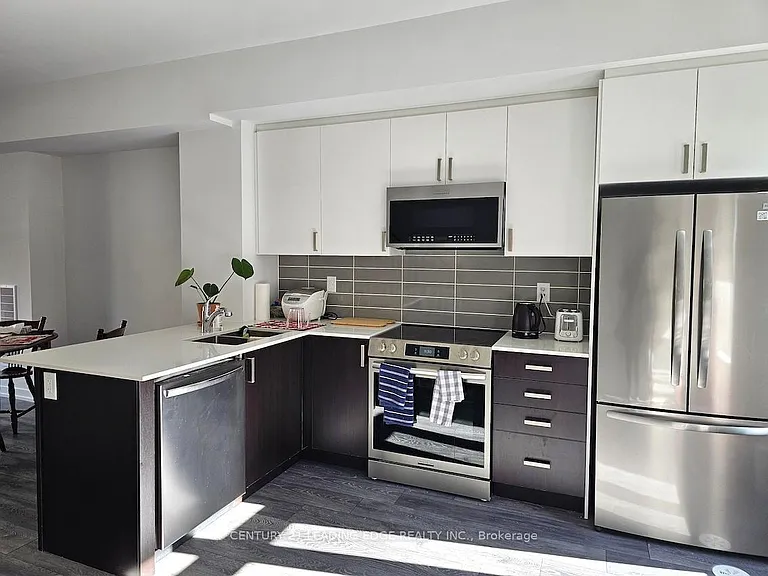 10 Spruce Pines Cres #1-room 1 — Photo 11