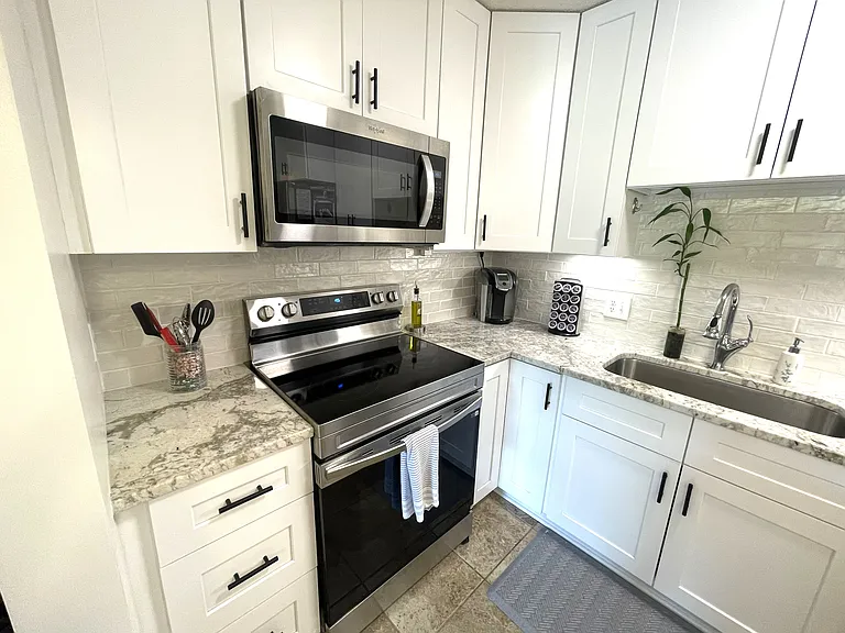 10511 Cedar Lake Rd #307 — Photo 3