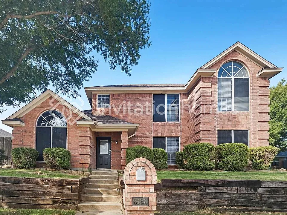 8429 Golf Club Cir