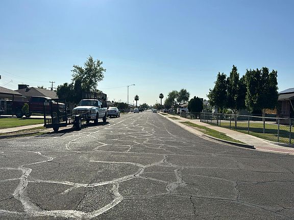 4th image of 2619 N 40th Dr