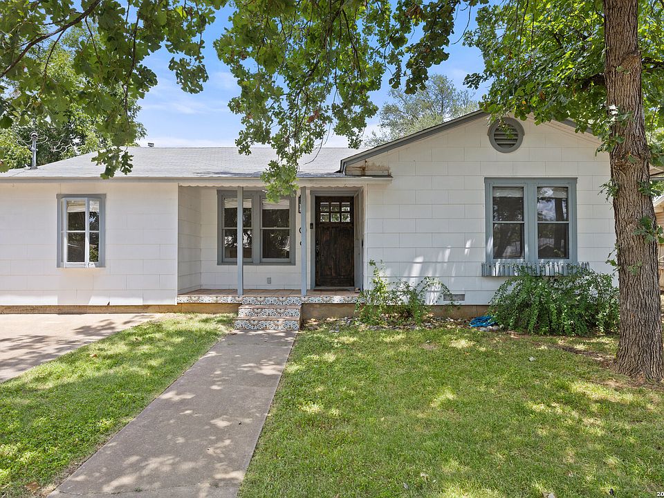 1st image of 106 W Mulberry