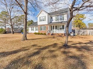 7560 Sparrow Dr, Fayetteville, NC 28314
